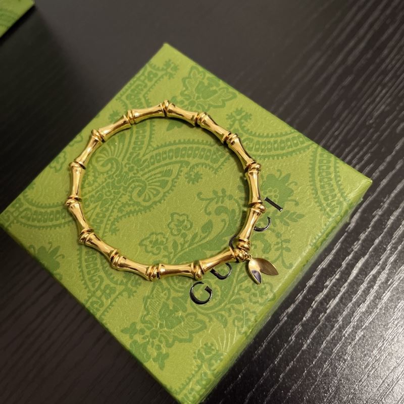G*u*i bracelets